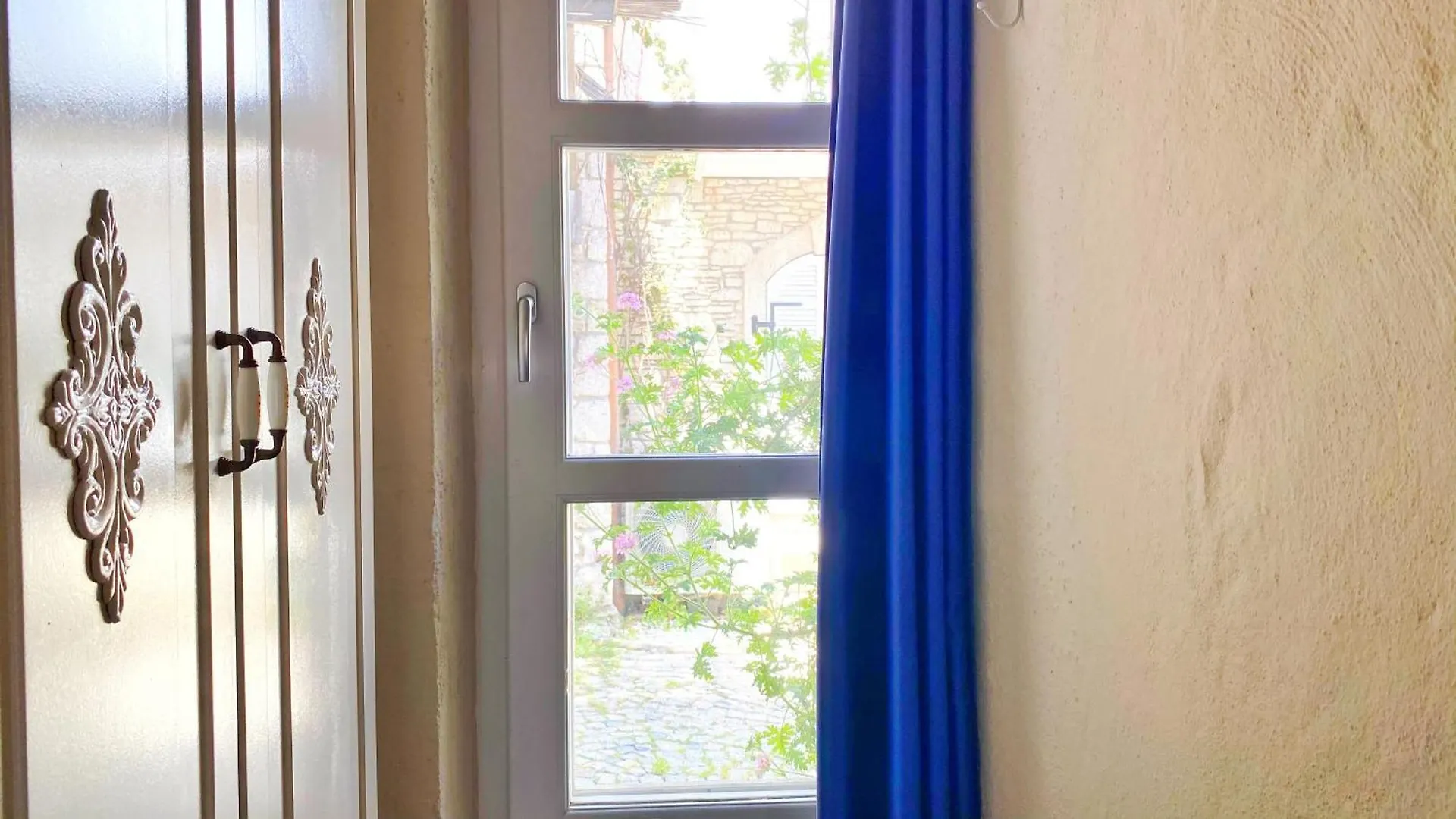 Maison D'Azur Alacati Bed & Breakfast