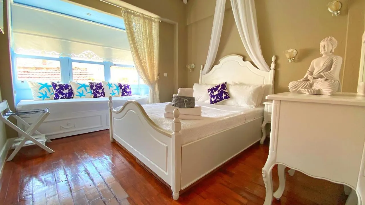Maison D'Azur Alacati Bed & Breakfast